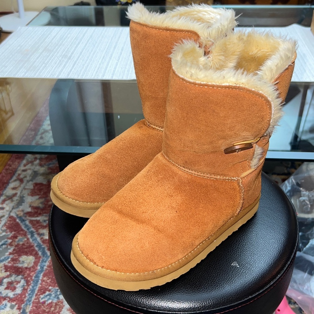 UGG Bailey Button II Tan Boots, chestnut, size 8, slightly used. - Picture 2 of 12